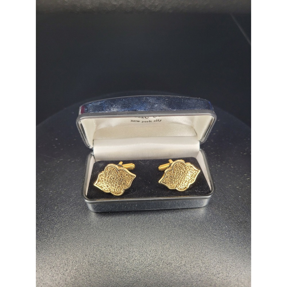 Gold Tone Etched Quatrefoil Scalloped Cufflinks with Presentation Box